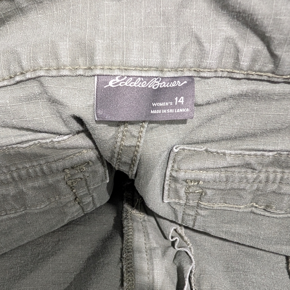Eddie Bauer Medium Green Sage Ripstop Casual Shorts in Size 14 - Picture 9 of 12